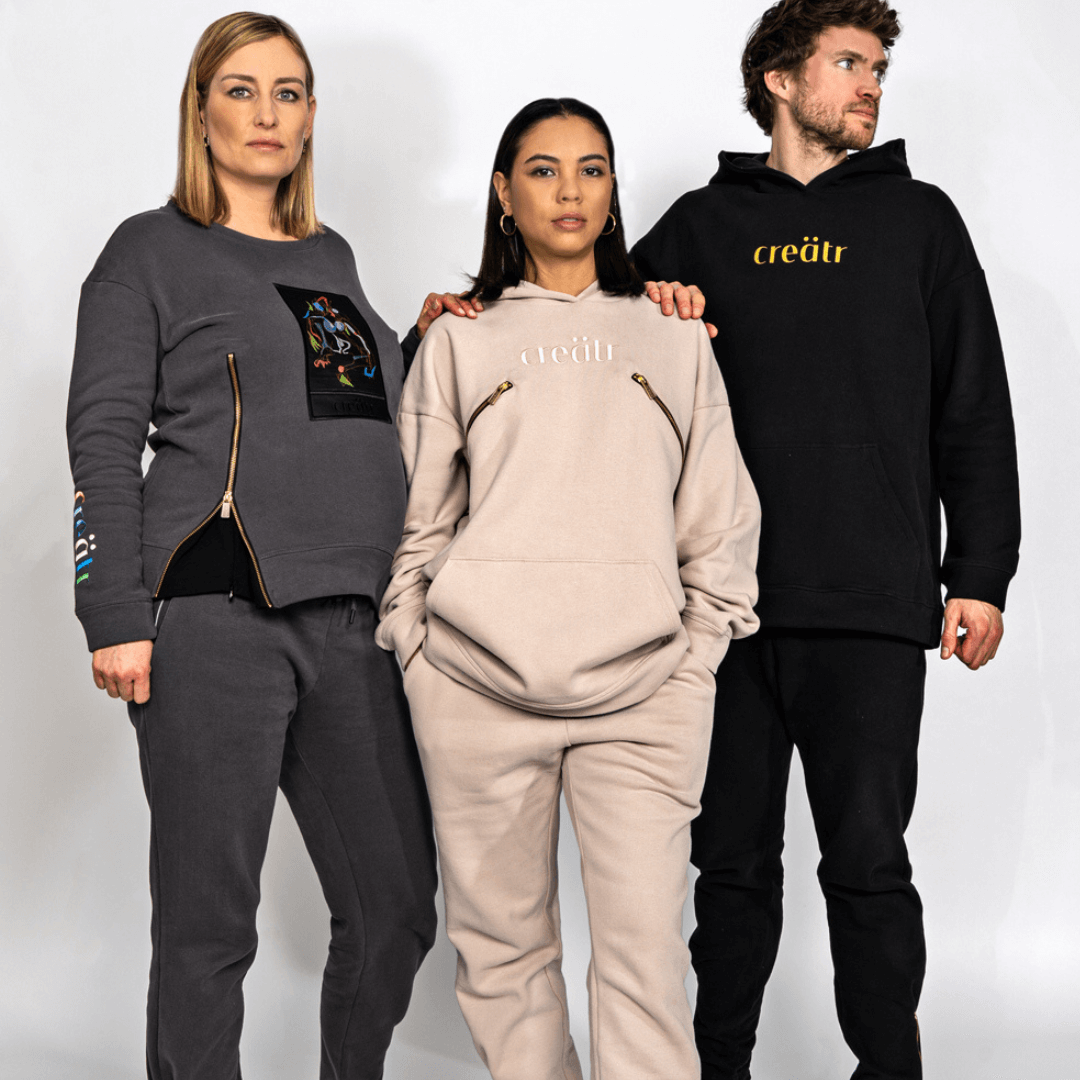 Schwanger Frau, Mann und Frau im creätr Outfit - Jogger, Pulli und Hoodie mit Reisverschluss