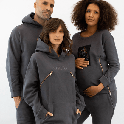 Gruppe im grauen creätr Outfit - Hoodie mit Reisverschluss, Pulli, Jogger, Stillpulli